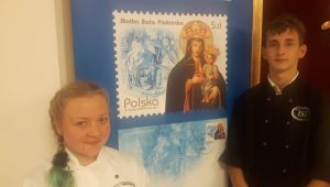 Znaczek z wizerunkiem Matki Boskiej Piekarskiej