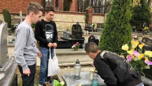 „Człowiek żyje tak długo, jak długo trwa pamięć o nim.”