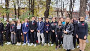 „NIEPODLEGŁA DO HYMNU”